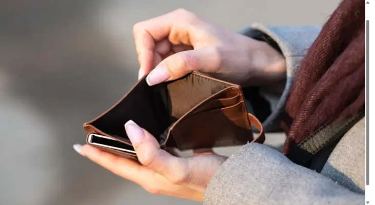 Canadians Practice 'Lifestyle Shrinkflation' as Paycheques Are Pinched Before They Even Arrive