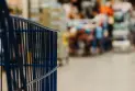 Les prix des produits d'épicerie devraient rester élevés jusqu'en 2026, prévient la Banque du Canada.