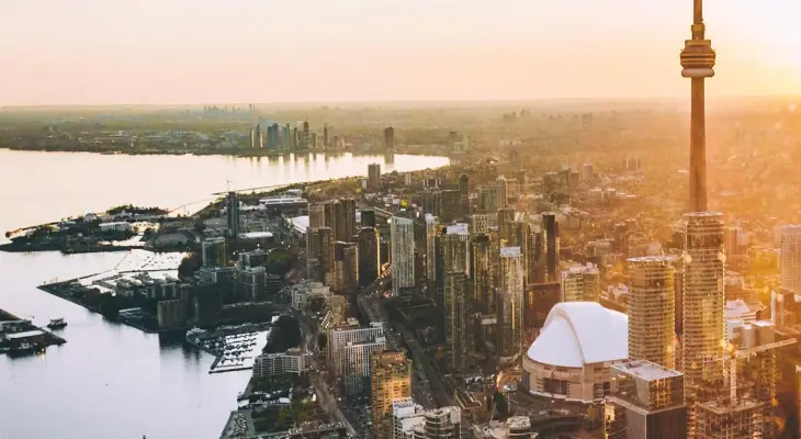 Résidents permanents chinois redéfinissent le marché immobilier canadien malgré l'interdiction des acheteurs étrangers