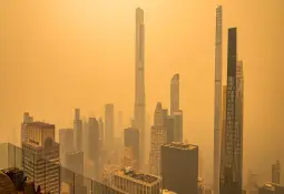 Trump Tells Carney to Rein In Wildfire Smoke, Floats Tariffs Over Air Quality
