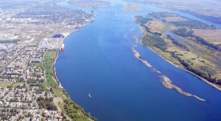 Femme extradée du Canada plaide coupable dans l'affaire de contrebande mortelle de la rivière Saint-Laurent